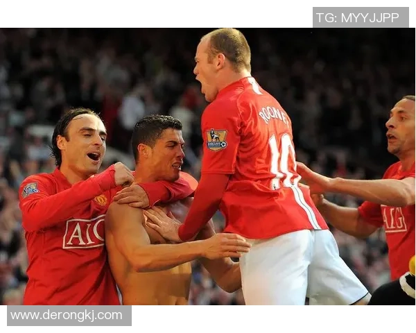 足球巨星转身瞬间集锦 精彩瞬间定格最炫足球技巧与速度极限