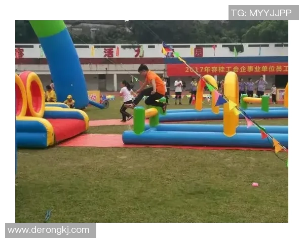 足球明星训练时刻展现力量与技巧，挥洒汗水追求卓越的背后故事